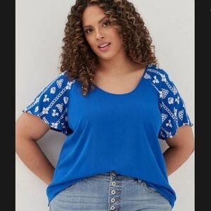 Torrid Blue & White Embroidered Crinkle Gauze Blouse Size 1X